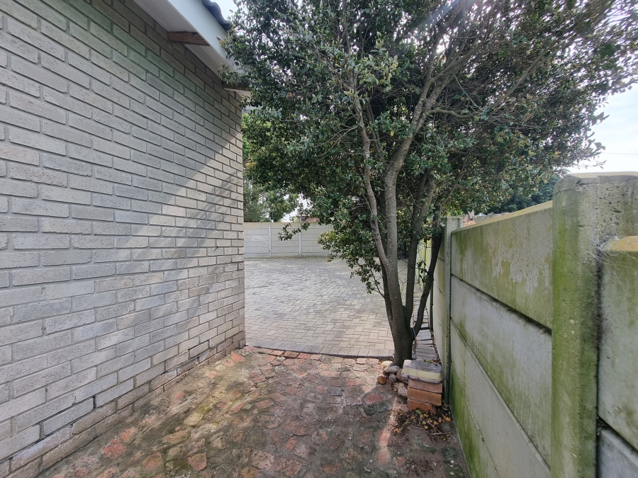 6 Bedroom Property for Sale in Dana Bay Western Cape